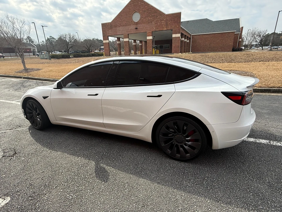 2022 Tesla Model 3 Performance - Image 15 of 31