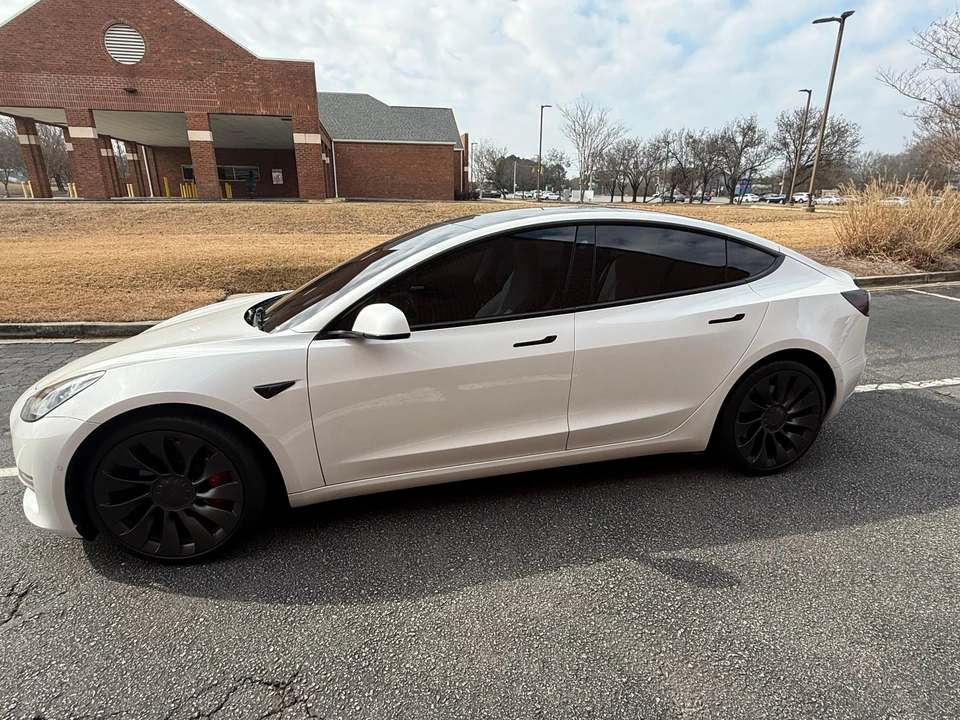 2022 Tesla Model 3 Performance - Image 13 of 31