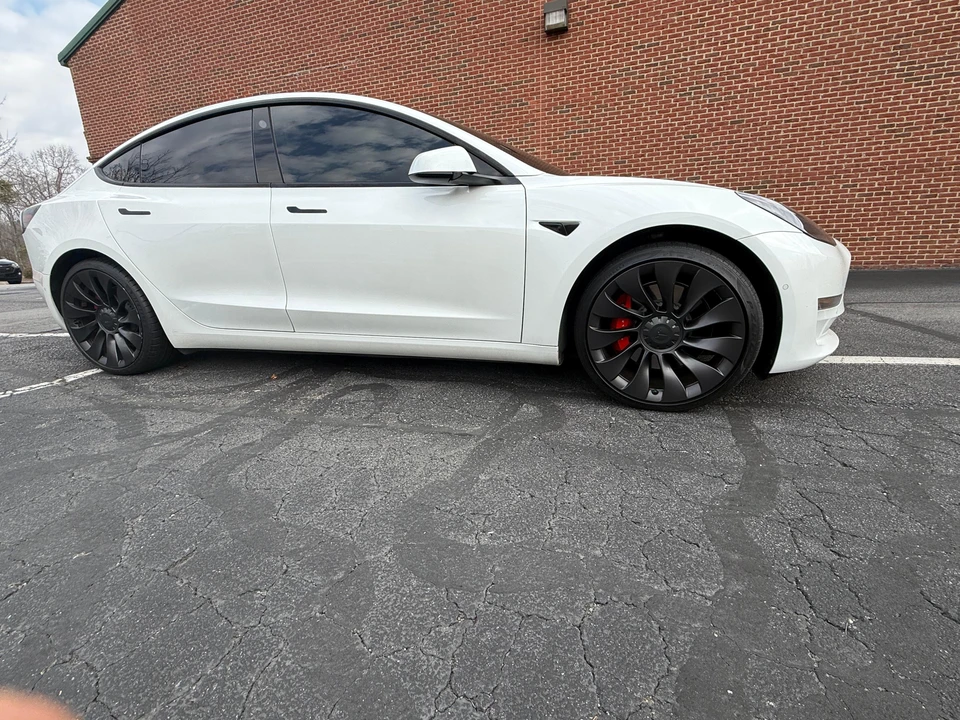 2022 Tesla Model 3 Performance - Image 29 of 31