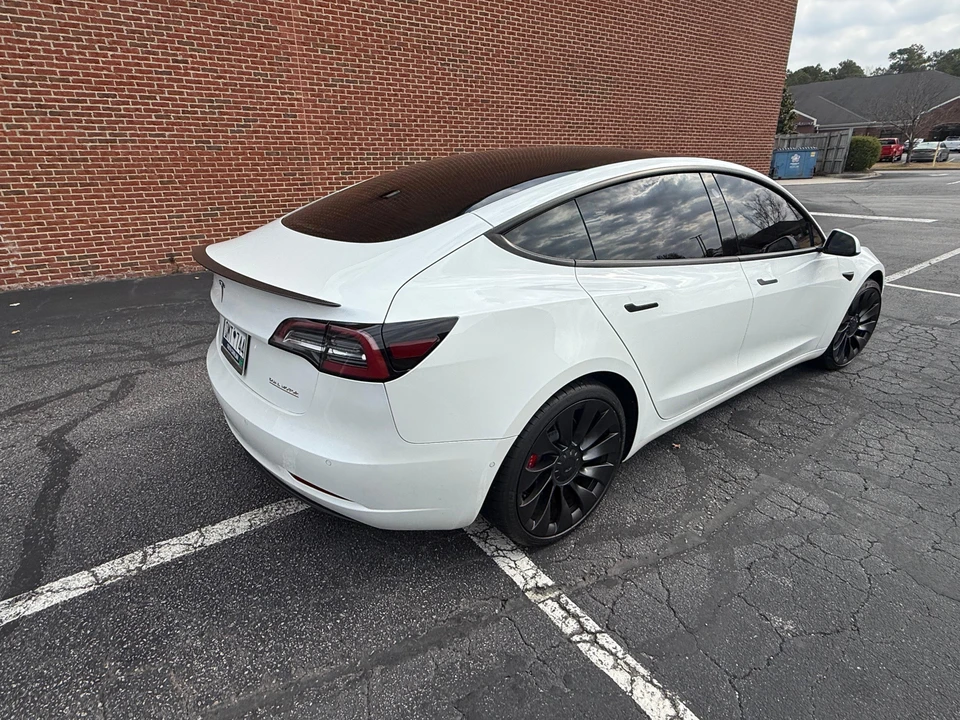 2022 Tesla Model 3 Performance - Image 25 of 31