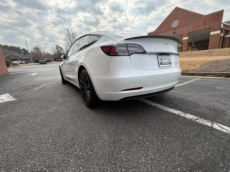 2022 Tesla Model 3 Performance - Image 17 of 31