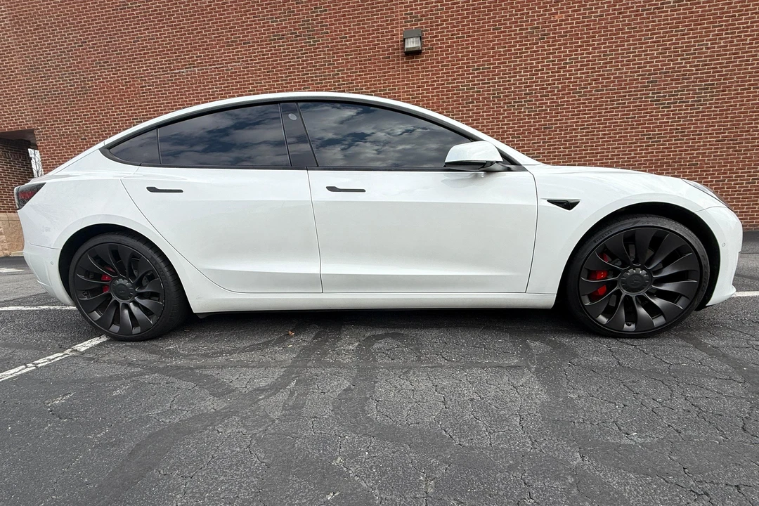 2022 Tesla Model 3 Performance - Image 27 of 31