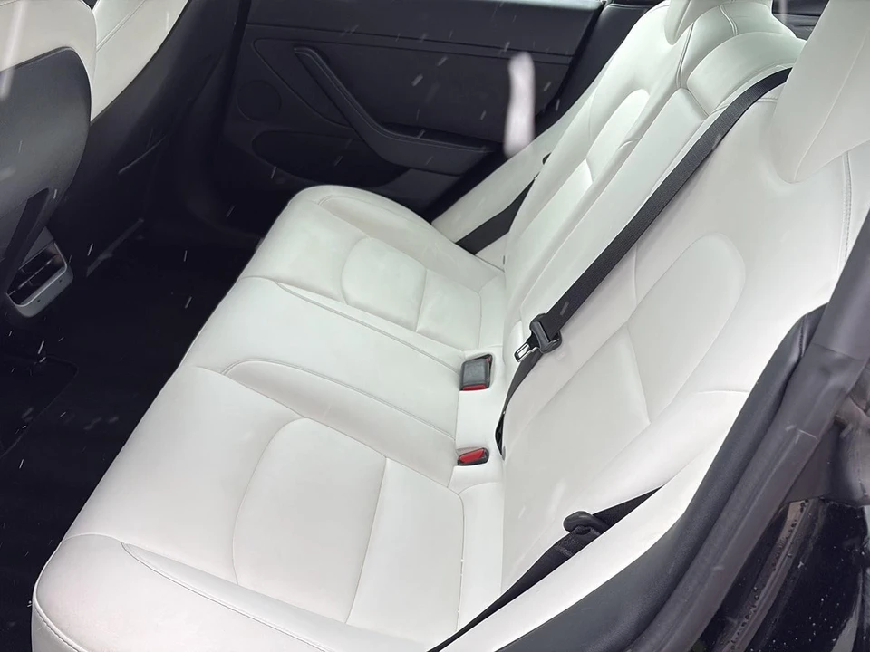 2022 Tesla Model 3 Performance - Image 16 of 21