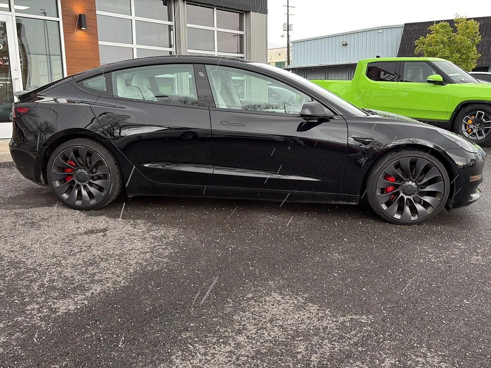 2022 Tesla Model 3 Performance - Image 9 of 21