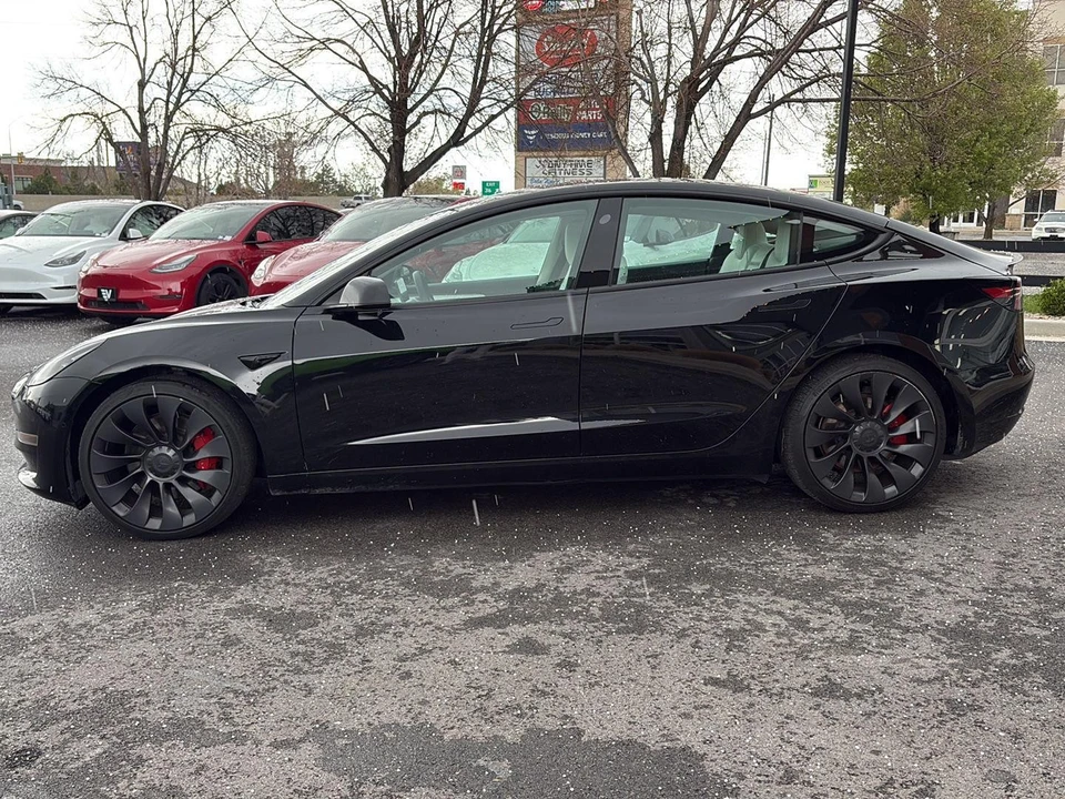 2022 Tesla Model 3 Performance - Image 5 of 21