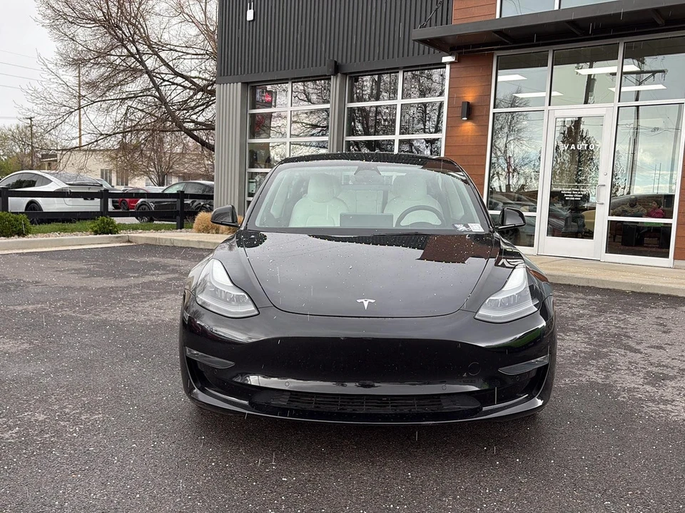 2022 Tesla Model 3 Performance - Image 2 of 21
