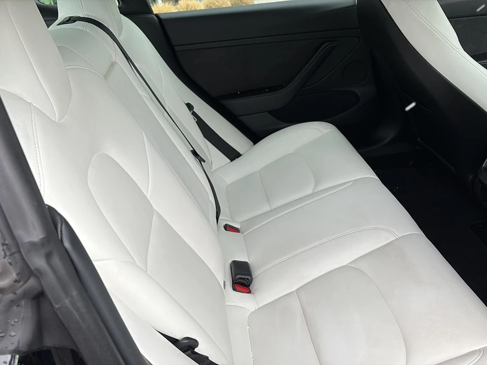 2022 Tesla Model 3 Performance - Image 19 of 21