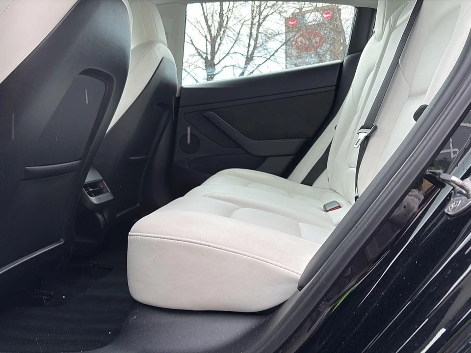 2022 Tesla Model 3 Performance - Image 17 of 21