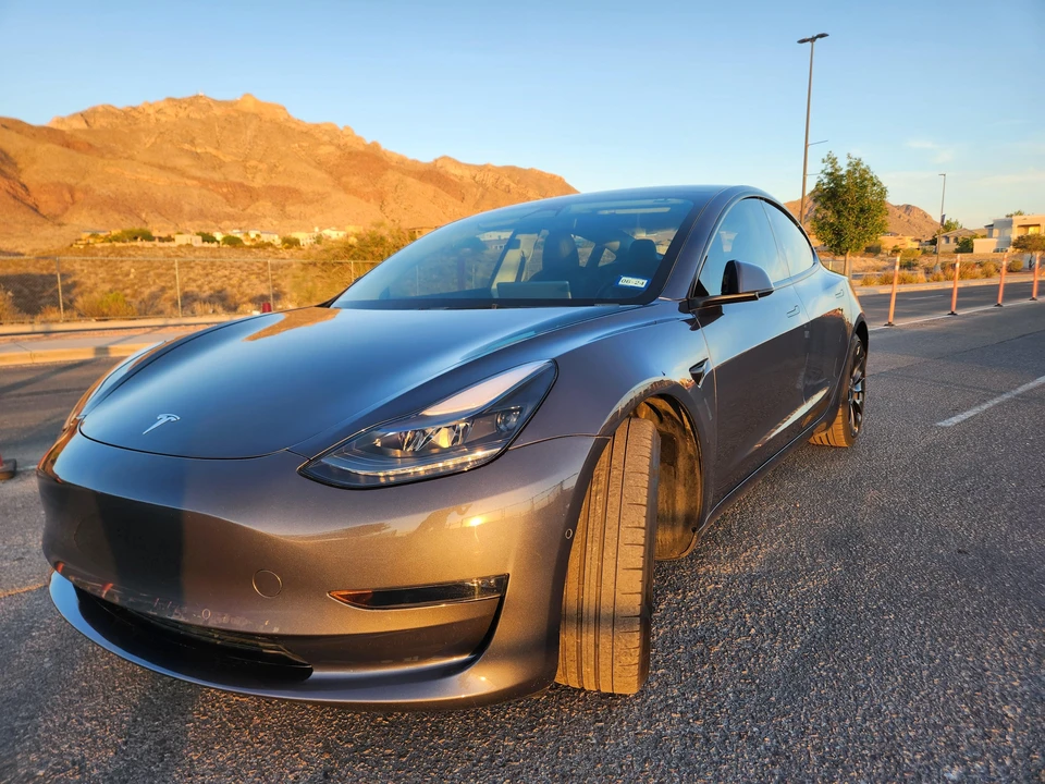 2022 Tesla Model 3 Performance - Image 13 of 31