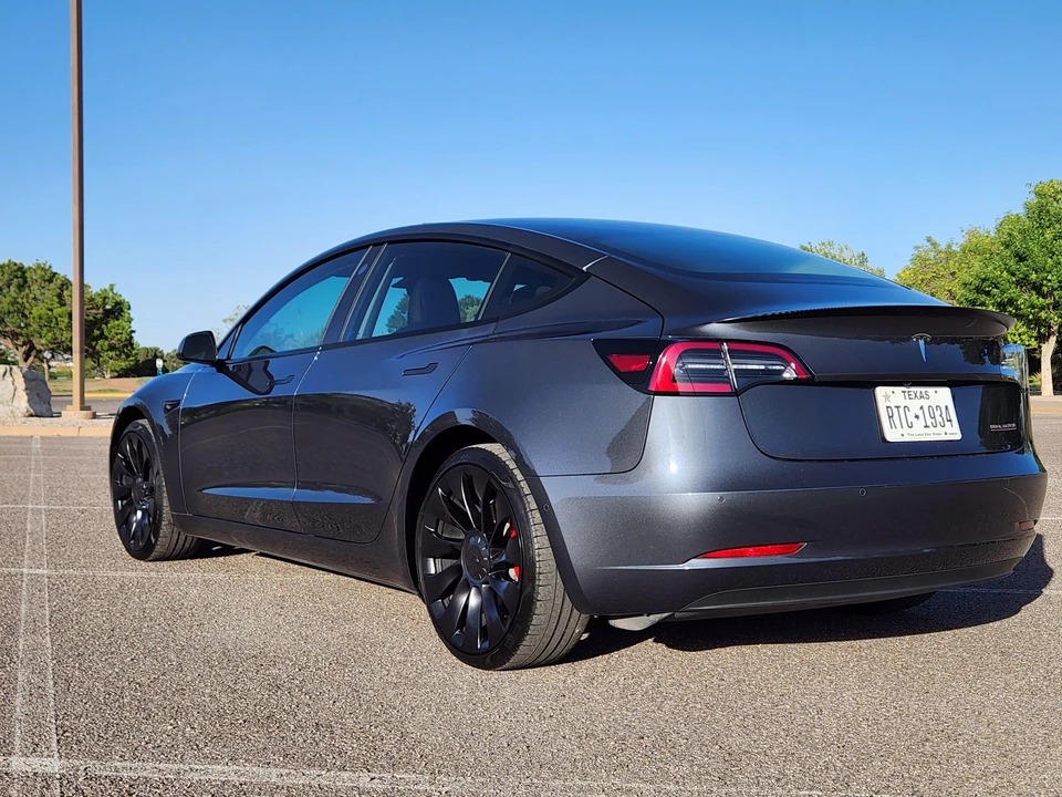 2022 Tesla Model 3 Performance - Image 18 of 31