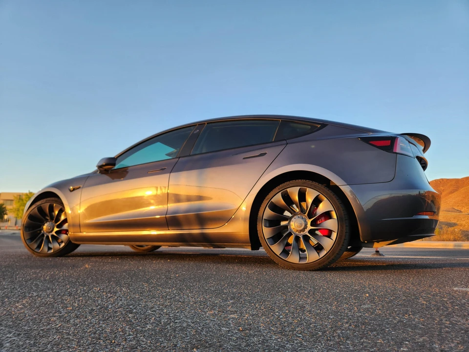 2022 Tesla Model 3 Performance - Image 17 of 31