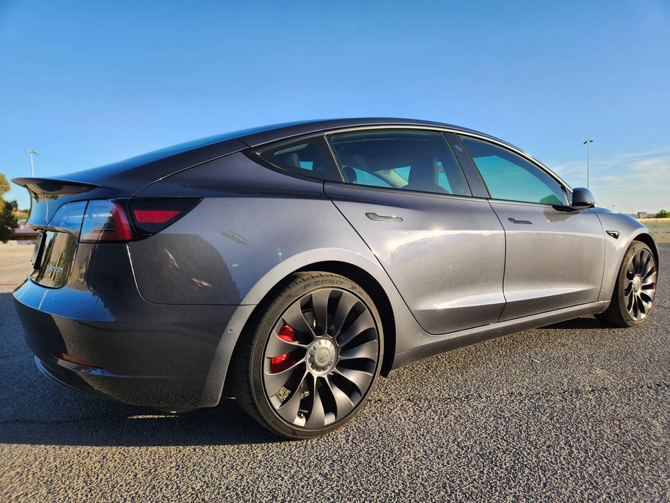 2022 Tesla Model 3 Performance - Image 26 of 31