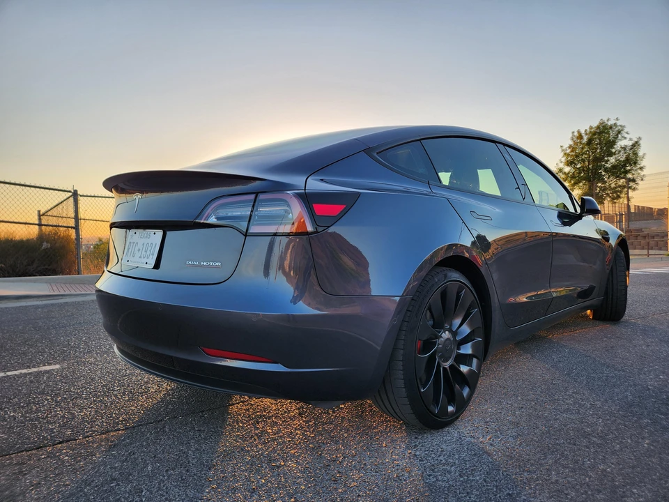 2022 Tesla Model 3 Performance - Image 25 of 31