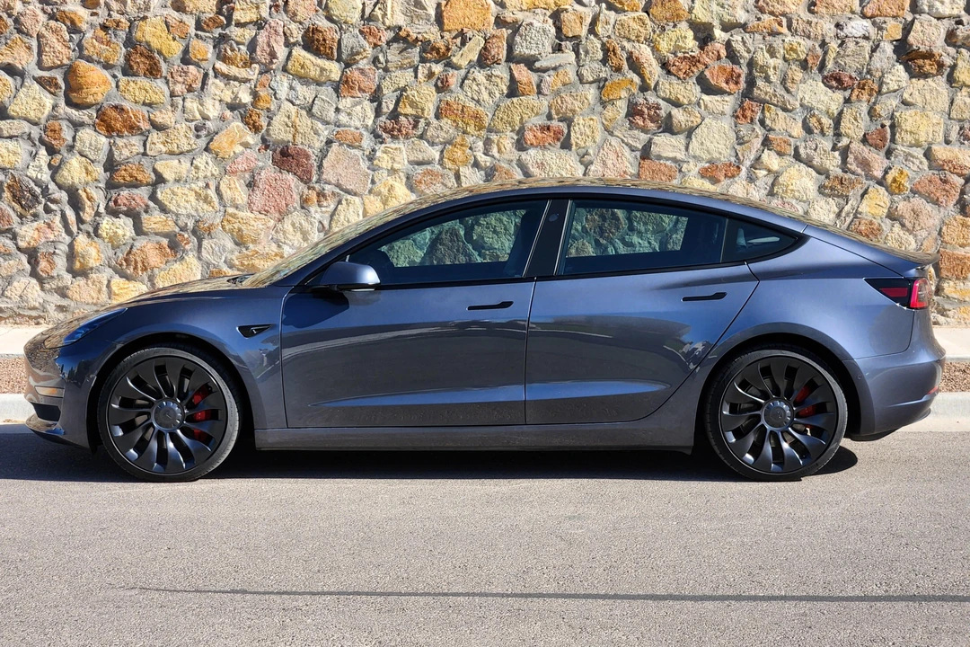 2022 Tesla Model 3 Performance - Image 3 of 31
