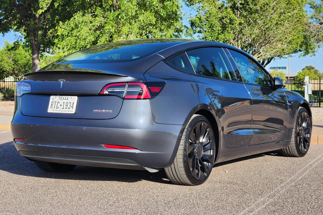 2022 Tesla Model 3 Performance - Image 4 of 31