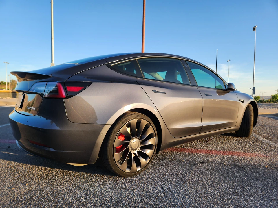 2022 Tesla Model 3 Performance - Image 27 of 31