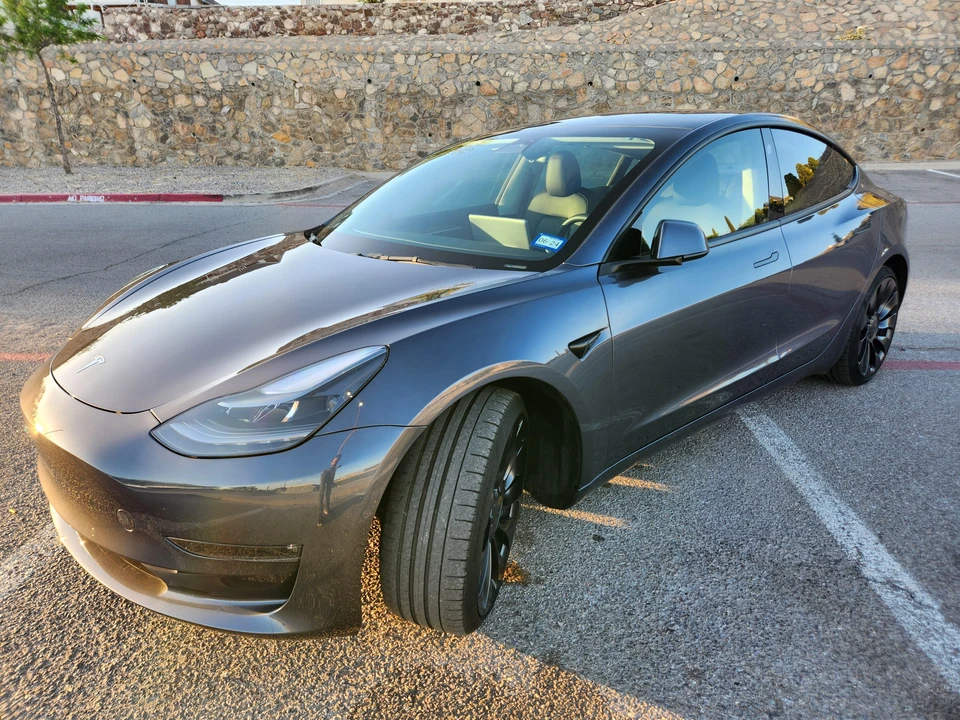 2022 Tesla Model 3 Performance - Image 15 of 31