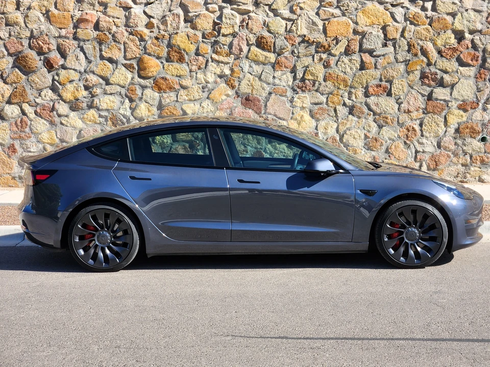2022 Tesla Model 3 Performance - Image 29 of 31