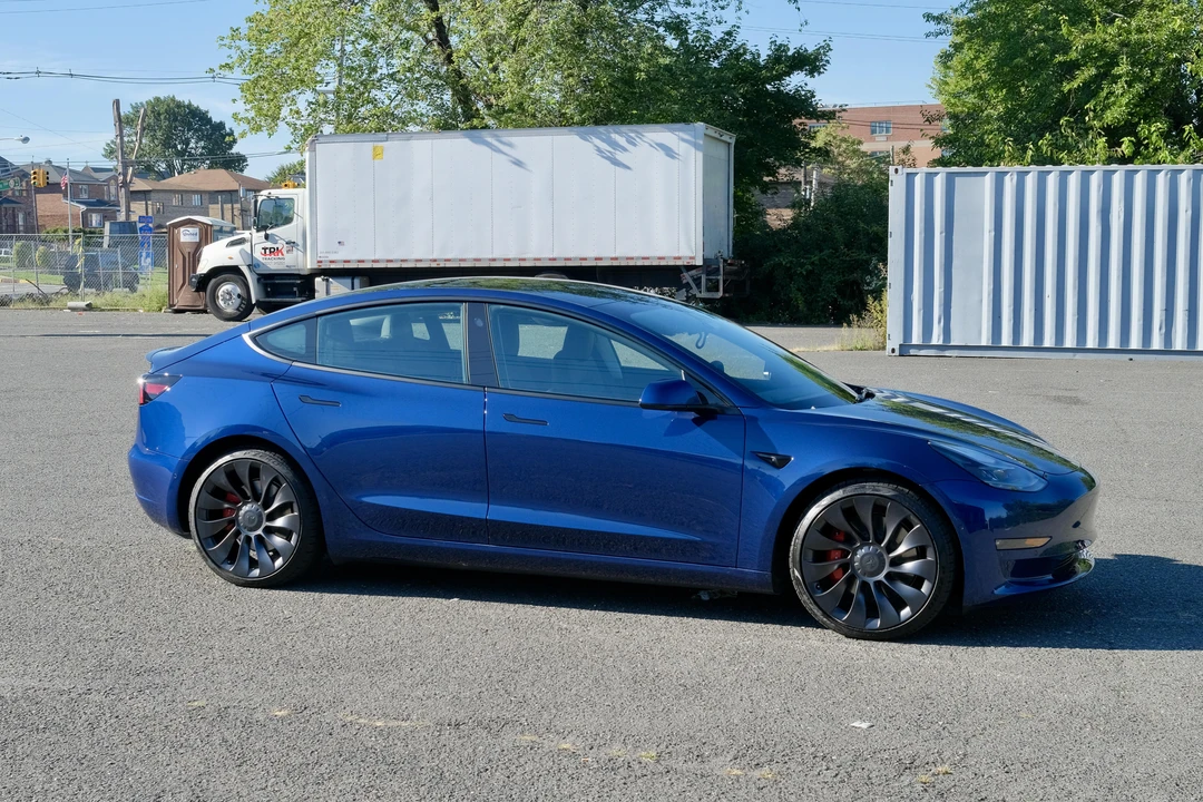 2022 Tesla Model 3 Performance - Image 17 of 31