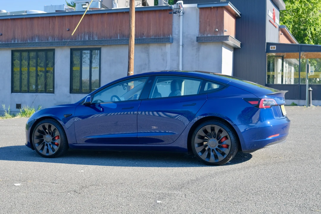 2022 Tesla Model 3 Performance - Image 8 of 31