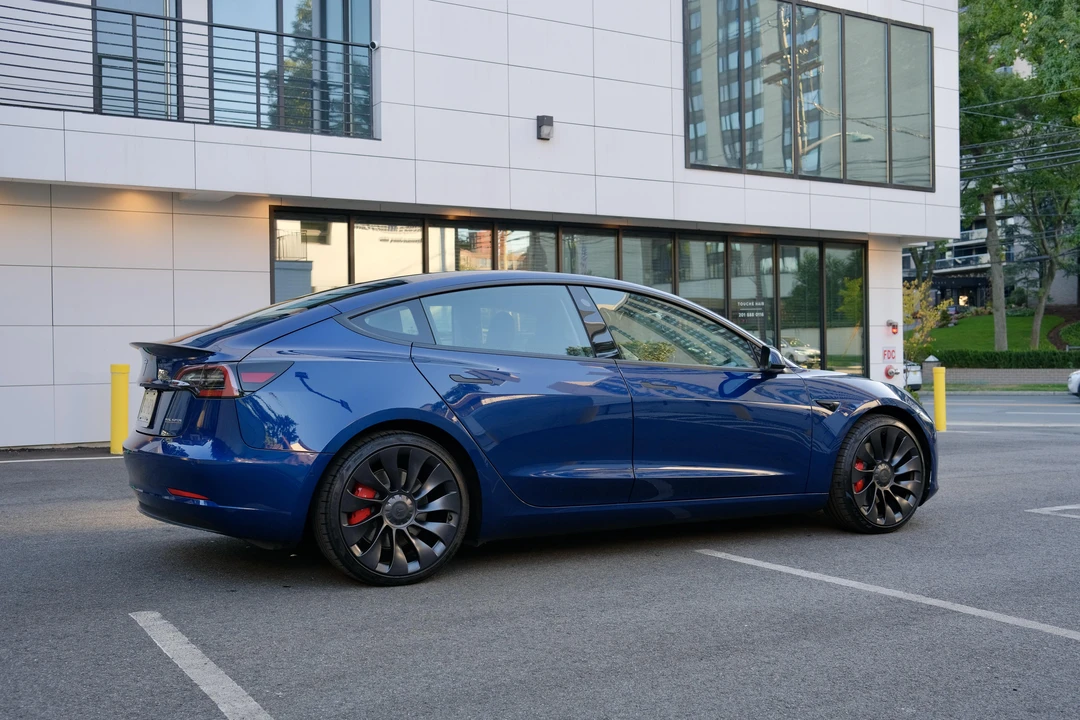 2022 Tesla Model 3 Performance - Image 15 of 31