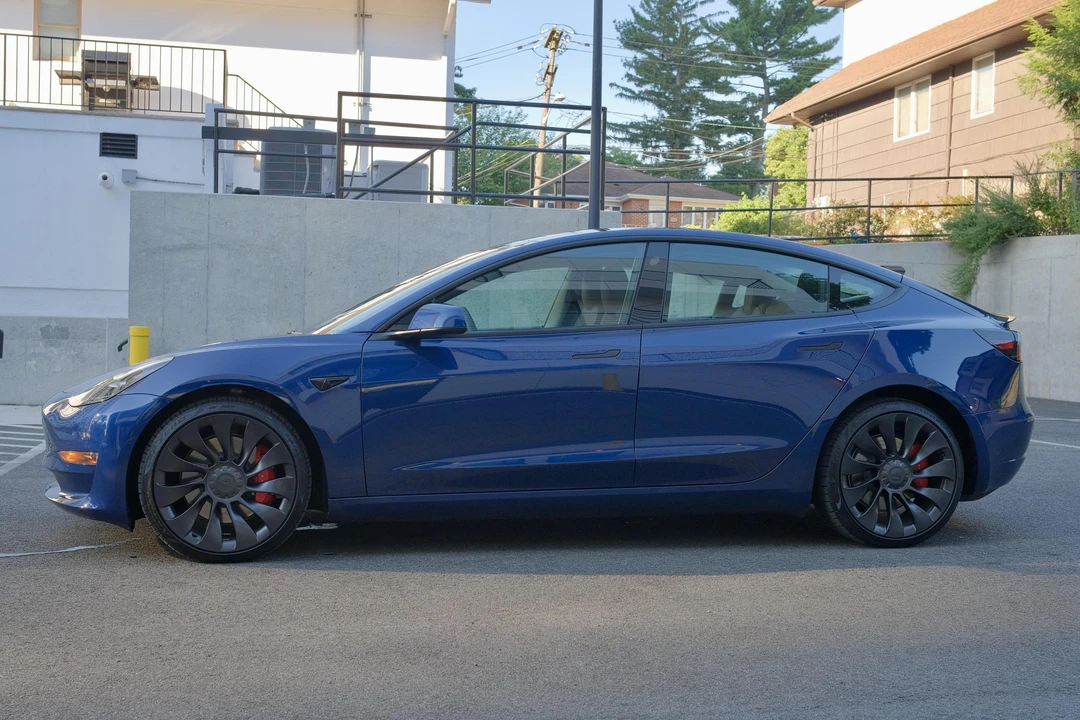 2022 Tesla Model 3 Performance - Image 3 of 31