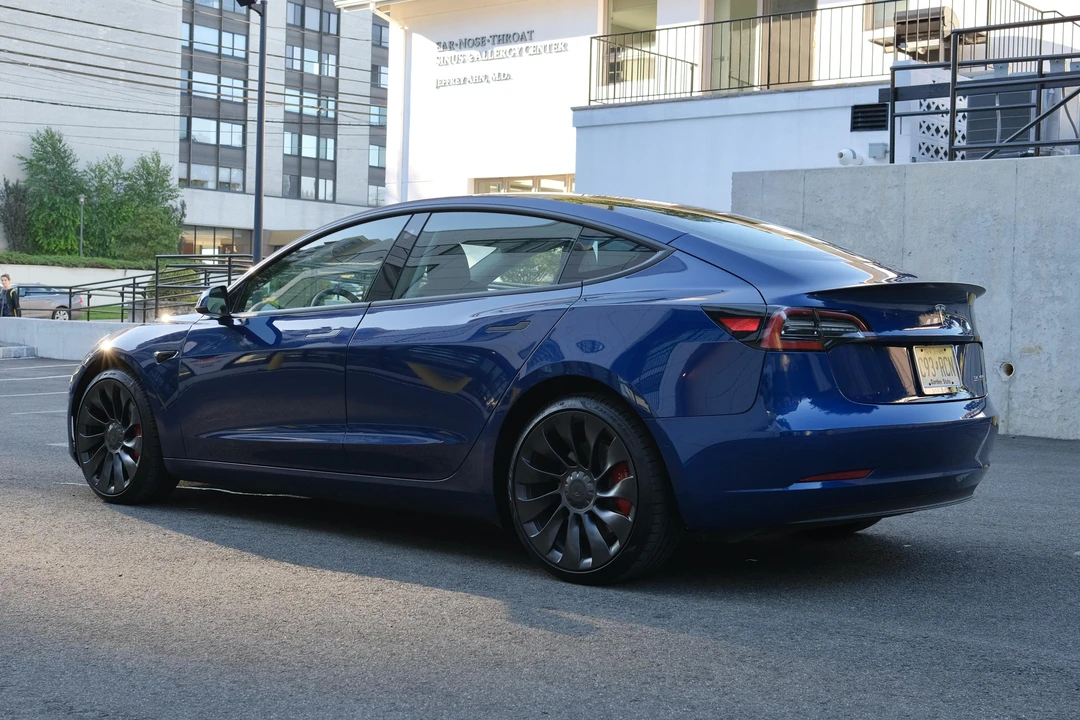 2022 Tesla Model 3 Performance - Image 9 of 31