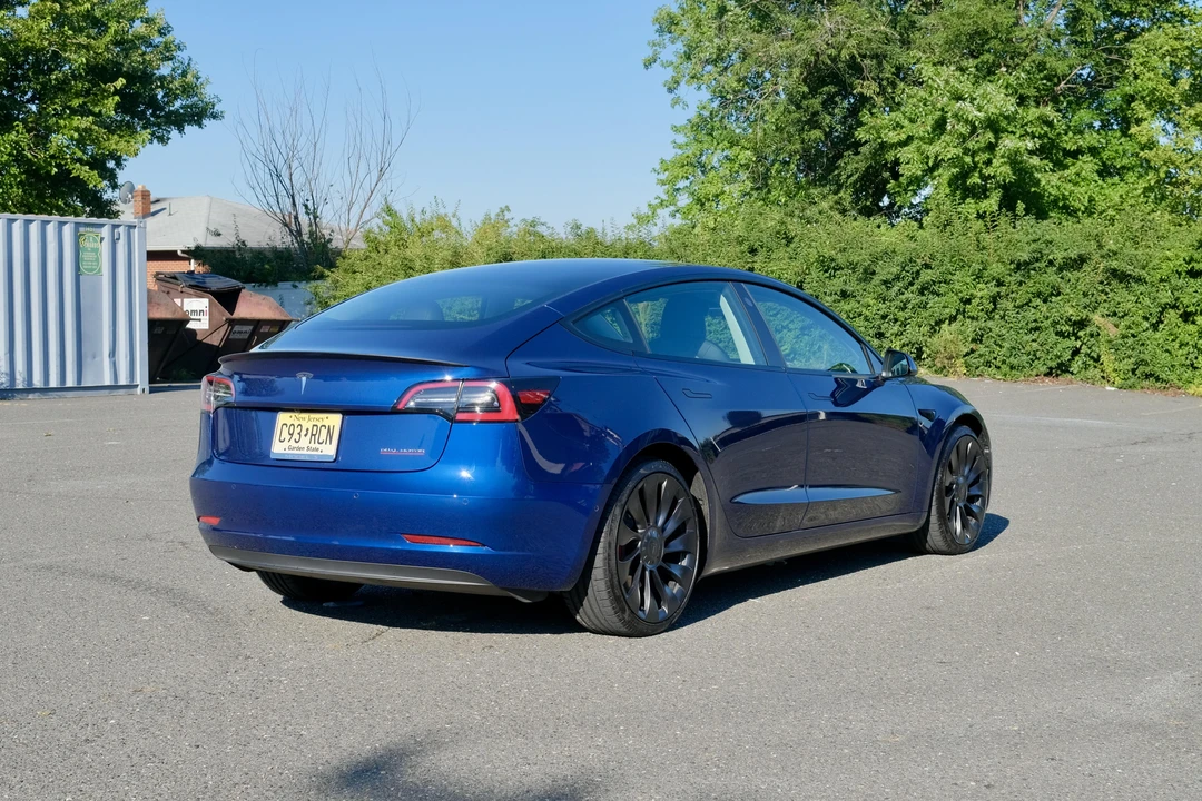 2022 Tesla Model 3 Performance - Image 14 of 31