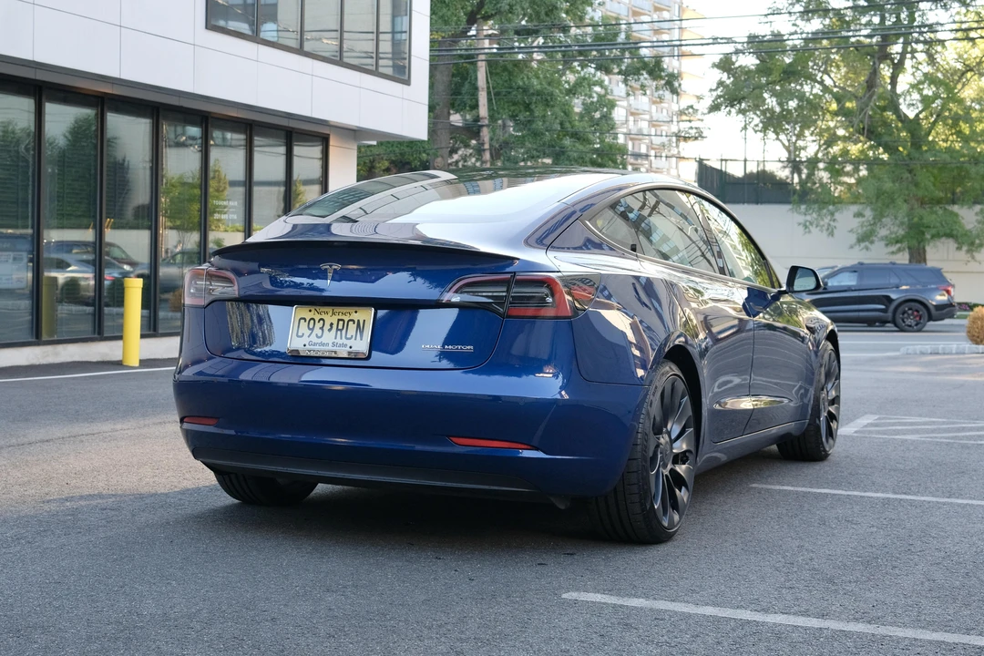2022 Tesla Model 3 Performance - Image 13 of 31