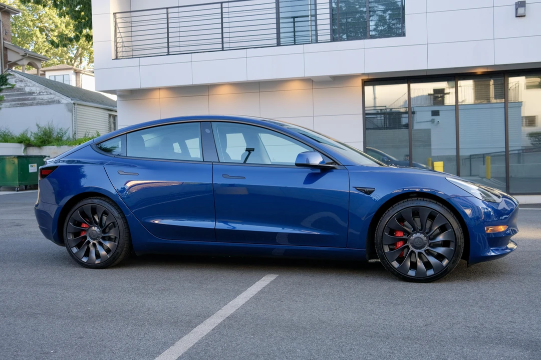 2022 Tesla Model 3 Performance - Image 16 of 31