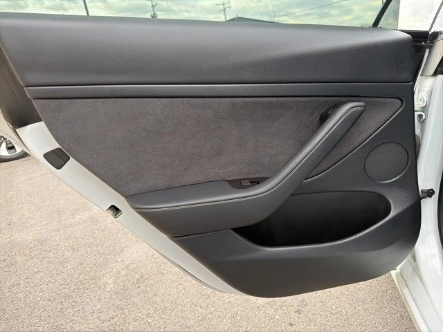 2022 Tesla Model 3 Performance - Image 13 of 21