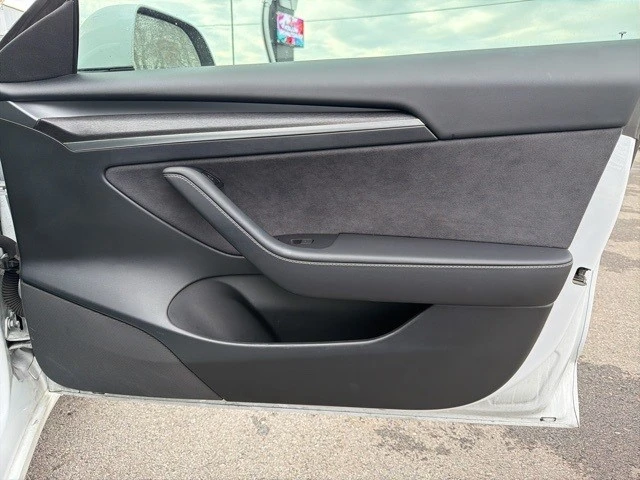 2022 Tesla Model 3 Performance - Image 20 of 21