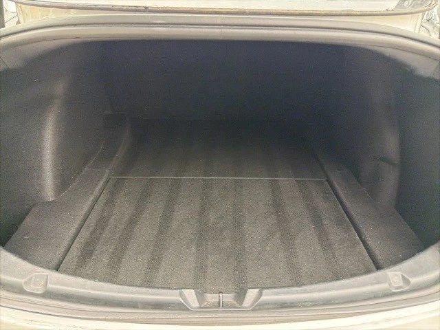 2022 Tesla Model 3 Performance - Image 16 of 21