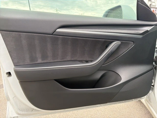 2022 Tesla Model 3 Performance - Image 10 of 21