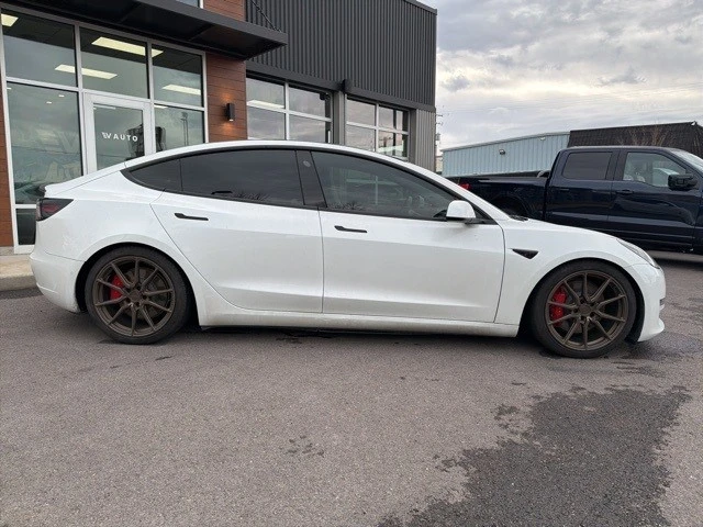 2022 Tesla Model 3 Performance - Image 9 of 21