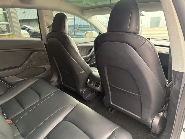 2022 Tesla Model 3 Performance - Image 18 of 21