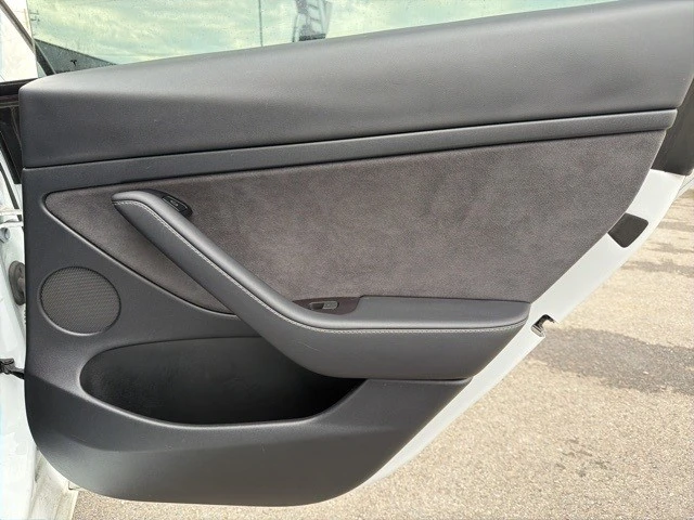 2022 Tesla Model 3 Performance - Image 17 of 21