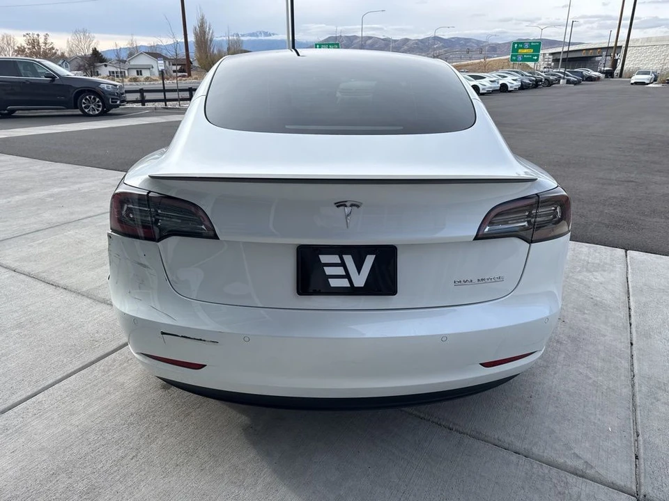 2022 Tesla Model 3 Performance - Image 6 of 21