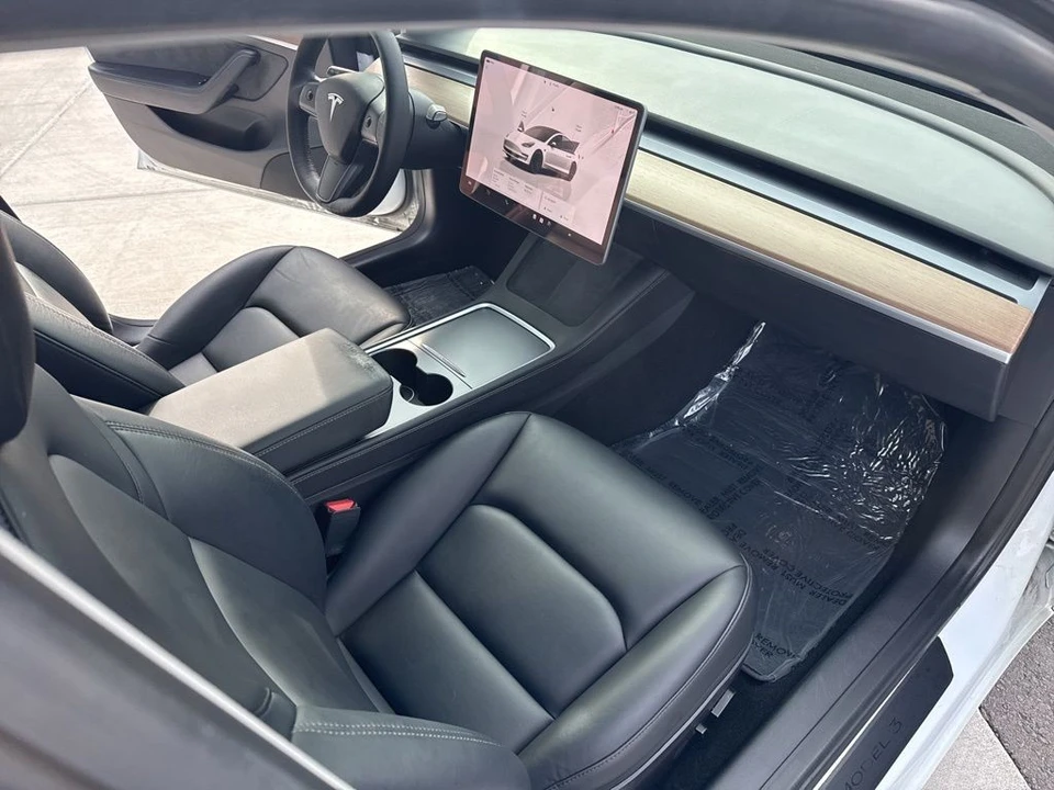 2022 Tesla Model 3 Performance - Image 19 of 21