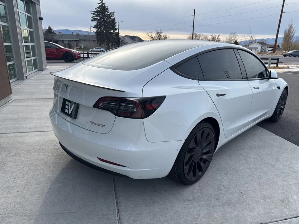 2022 Tesla Model 3 Performance - Image 4 of 21