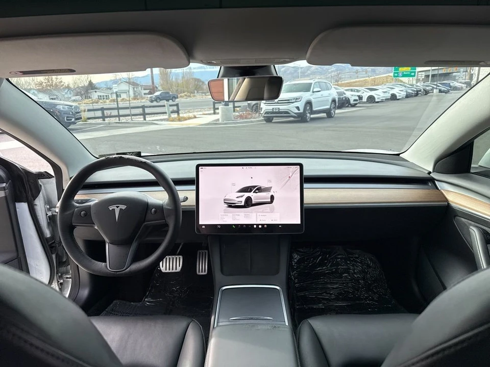 2022 Tesla Model 3 Performance - Image 17 of 21