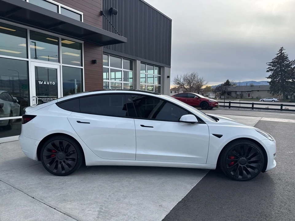 2022 Tesla Model 3 Performance - Image 5 of 21