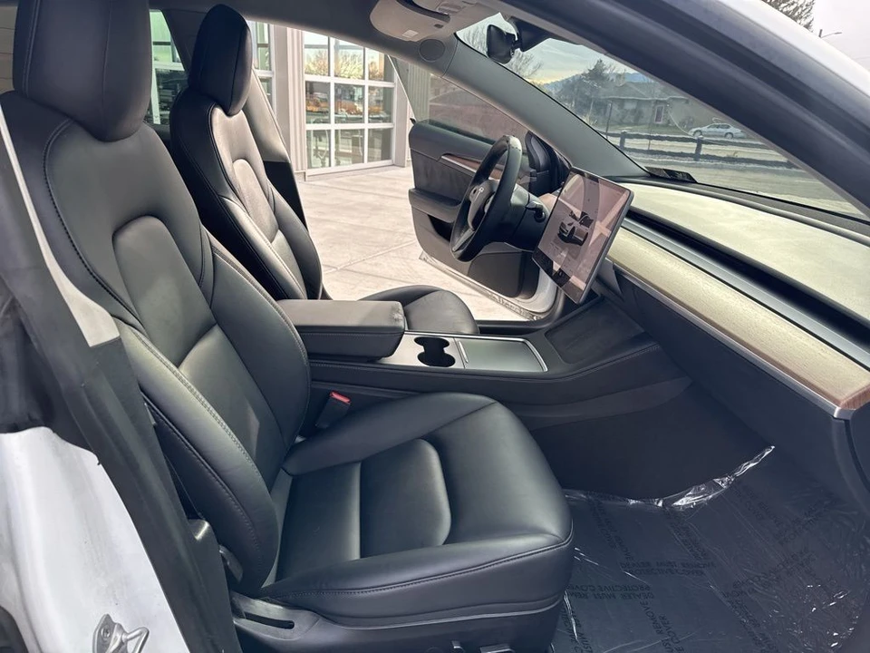 2022 Tesla Model 3 Performance - Image 20 of 21