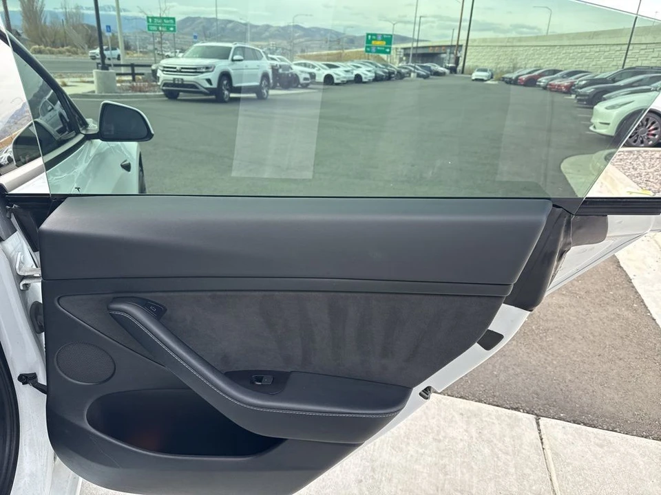 2022 Tesla Model 3 Performance - Image 14 of 21