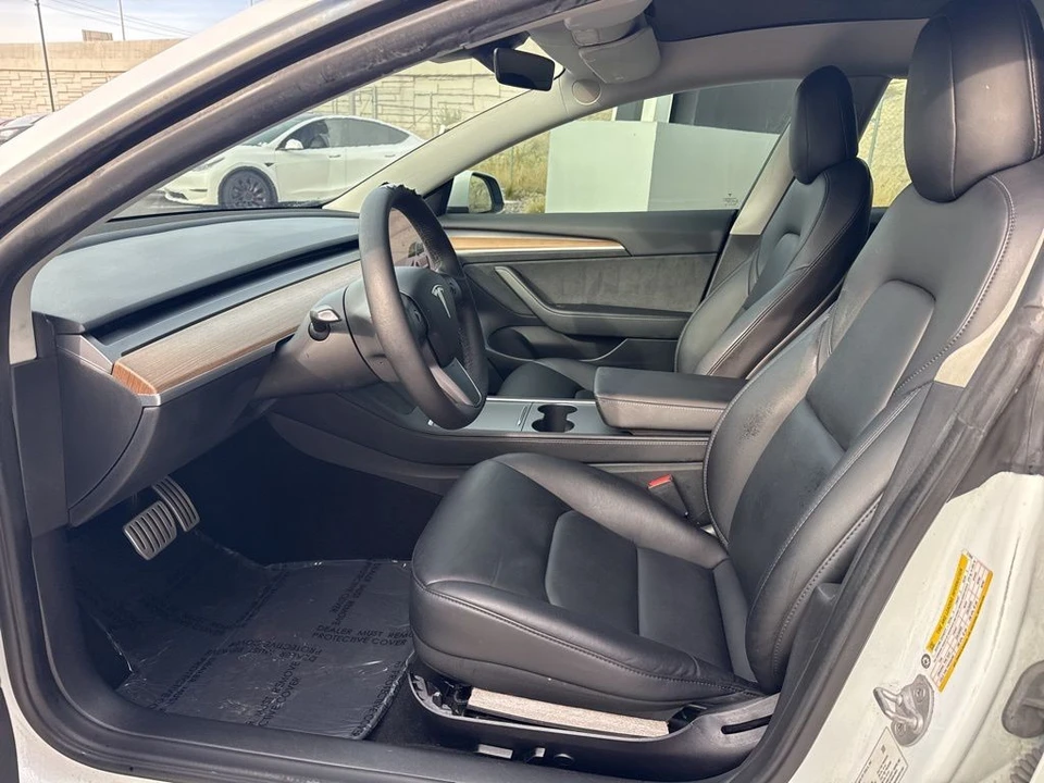 2022 Tesla Model 3 Performance - Image 9 of 21