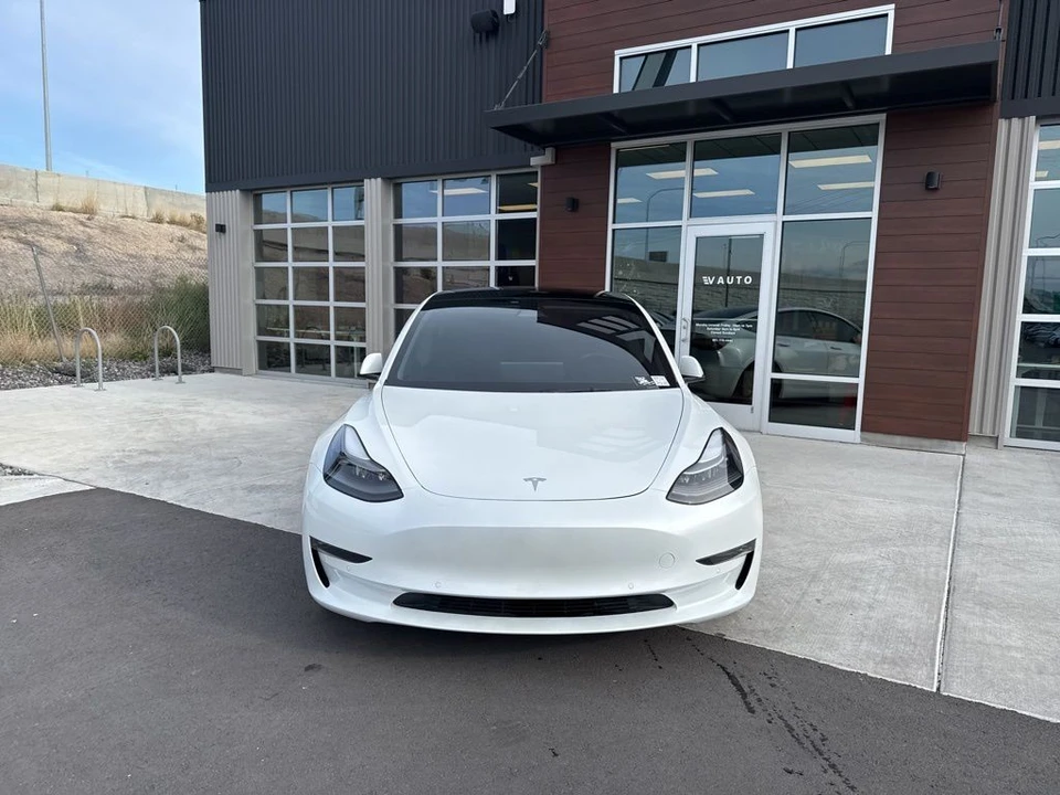 2022 Tesla Model 3 Performance - Image 2 of 21