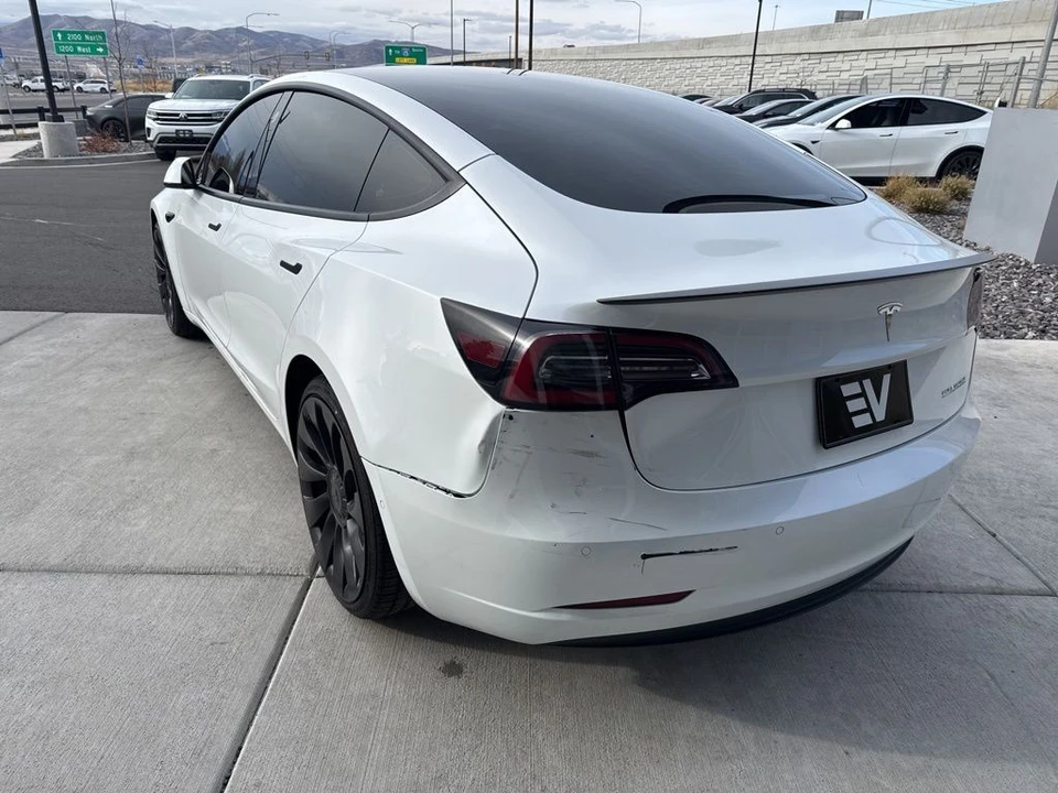 2022 Tesla Model 3 Performance - Image 5 of 21