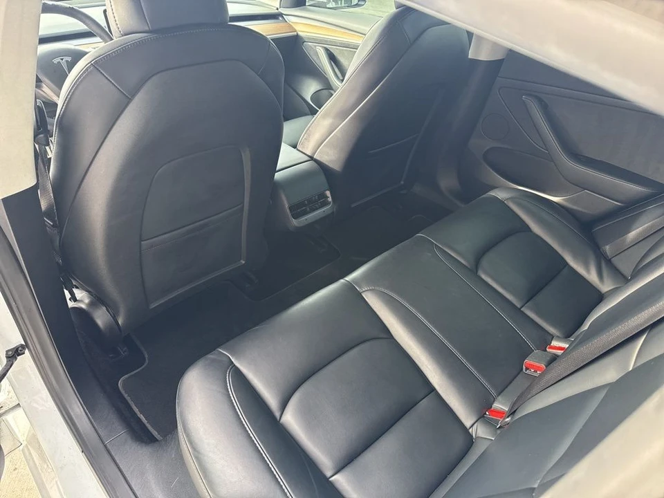 2022 Tesla Model 3 Performance - Image 14 of 21