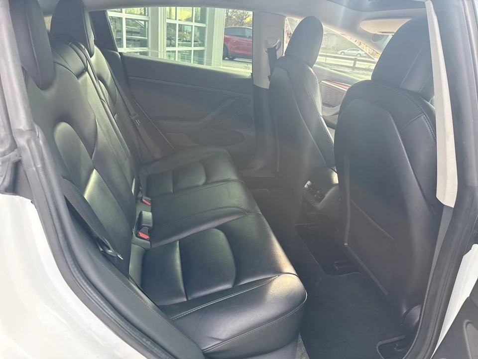 2022 Tesla Model 3 Performance - Image 16 of 21