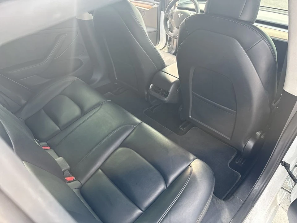 2022 Tesla Model 3 Performance - Image 15 of 21